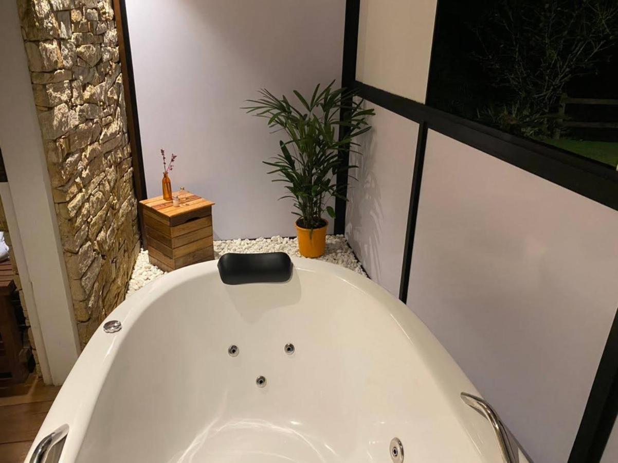 Suite with Spa Bath,1122447018:JPEG